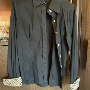 Burberry skjorta - Äkta burberrh skjorta , gör även byten.