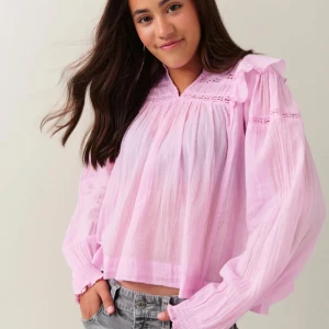 Super fin blus ! - Jätte fin rosa blus , säljer då den blev lite skrynklig men man kan stryka den så blir den normal ! Passar xxs - m! 