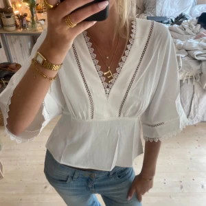 Blus - SUPER snygg!! Tryck gärna köp nu 💕💕