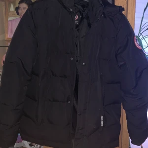 Canda gosse jacka - Canada gosse jacka om någon är intresserad? skriv privat