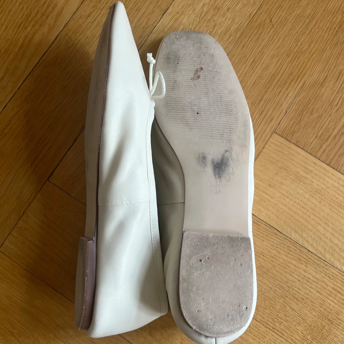Vita ballerinaskor  - 90