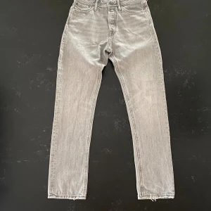 Jack and Jones jeans  - Använda men bra skick. Modellen loose chris. Hör av er vid frågor.