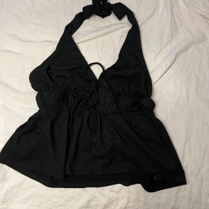 Halterneck topp - Fin topp som aldrig är använd 
