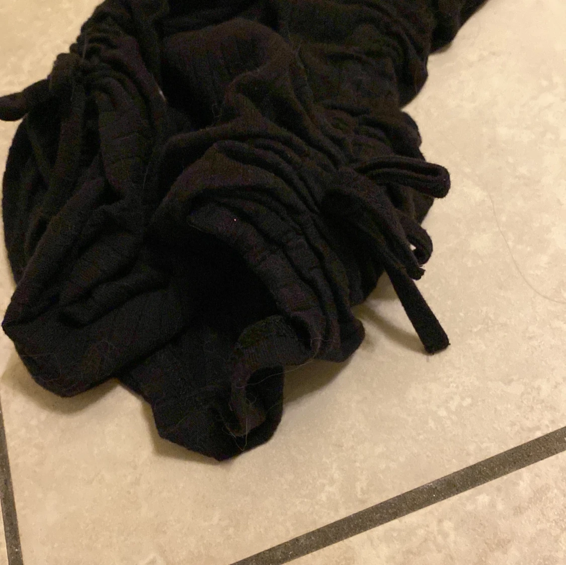 Svart ribbad klänning - 93