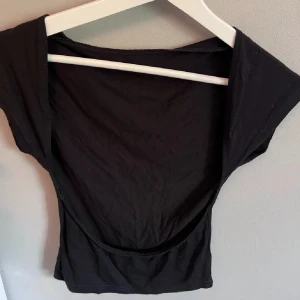 rygglös t-shirt - jättebekväm rygglös t-shirt, knappt använd