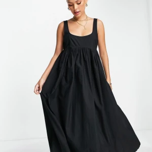 Svart klänning - Svart klänning från Asos Ny med prislapp, nypris ca 350 kr