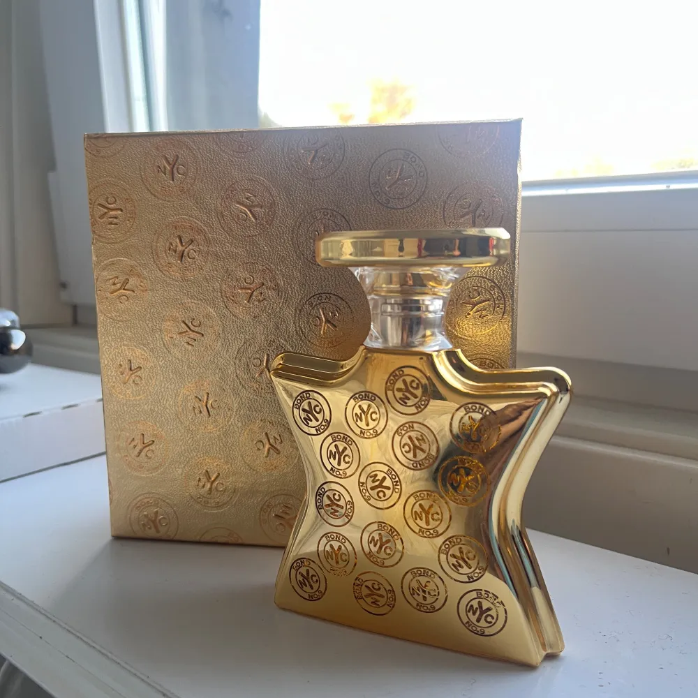 Bond no. 9 signature 50/50ml kommer med full presentation letar efter byten men kan säljas till rätt pris . Parfym.