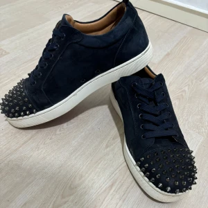 Loubs - 8/10 skick säljer pga av att dom e för små Billiga för att jag bara vill bli av me dom och har ej kvitto Tar gärna emot byte mot lanvins