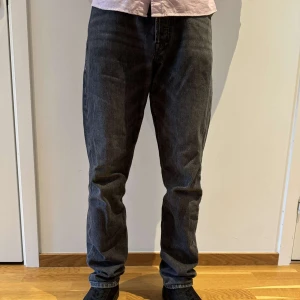 Jack&Jones jeans loosefit  - jeans i perfekt skick  Mörkgråa  Storlek 29/32