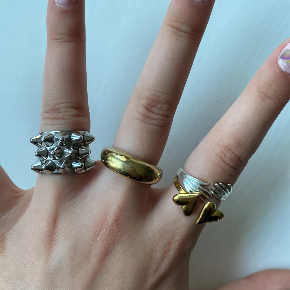 sparsamt använd ring i silver från Edblad, minns tyvärr inte storlek💓inga defekter. Accessoarer.