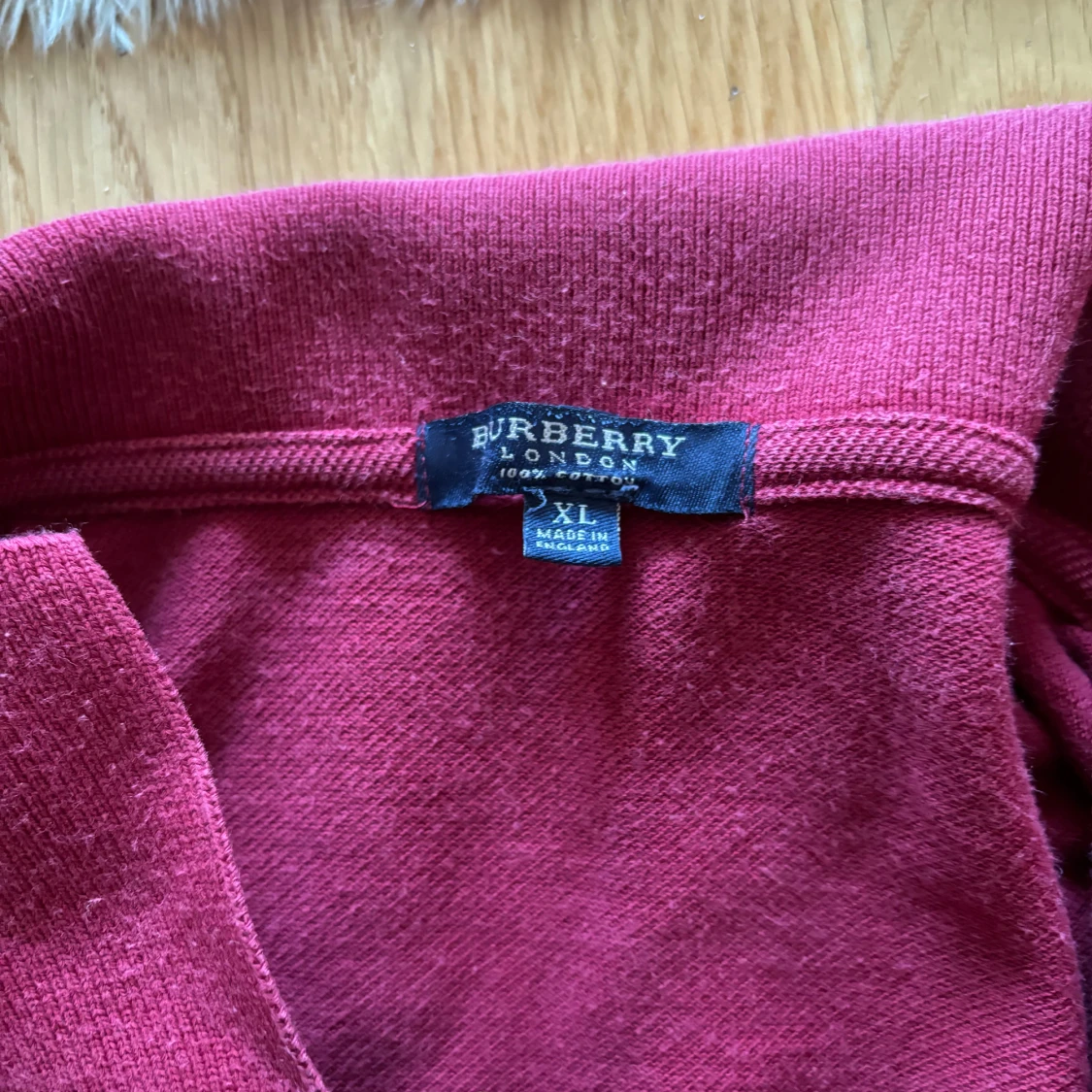 Vinröd pikétröja från Burberry - 93