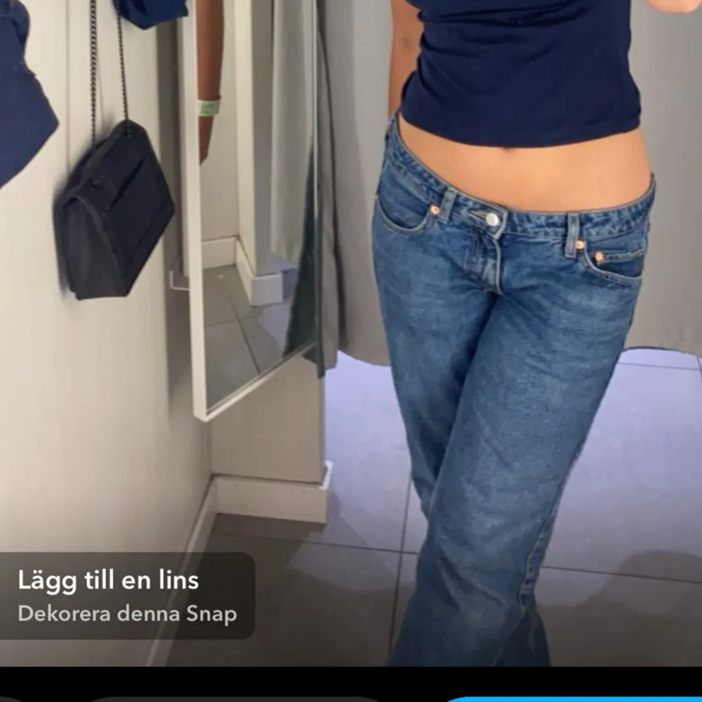 Säljer dessa snygga Lågmidjade jeans!✨ i storlek W28 L30. Jeans & Byxor.