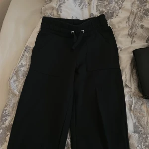 Mjukisbyxor - Använt en gång , jättebra sick Storlek : XS