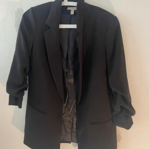 Kavaj - HM - Fin och fräsch kavaj från HM, kom privat vid mer funderingar 🙏