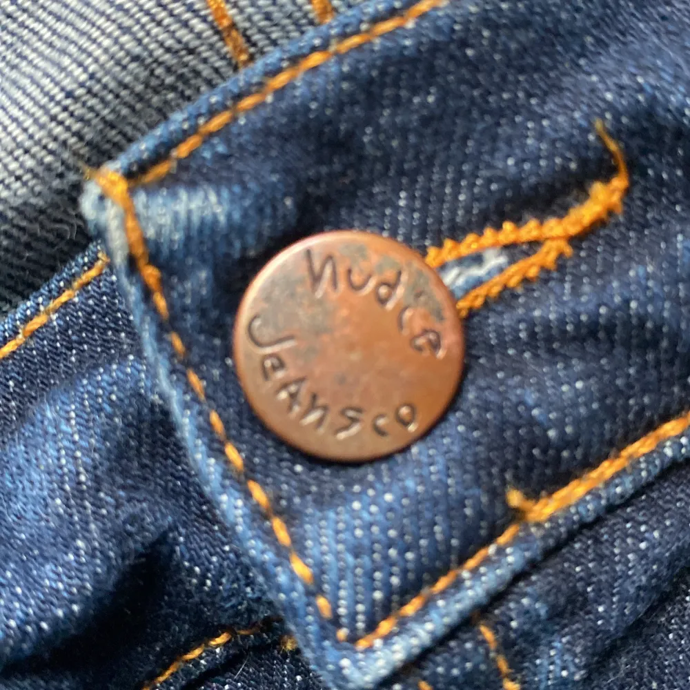 Nudie jeans skicket är jätte bra 10/10 strlk L32 W36 om ni har några funderingar om byxorna så skriv privat. ⚠️Pris ej hugget i Sten⚠️. Jeans & Byxor.