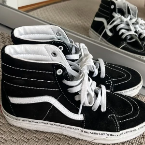 Vans skor - Säljer dessa vans skor som tyvärr inte kommer till användning❤️jättefina och sköna, perfekta nu till hösten🤗