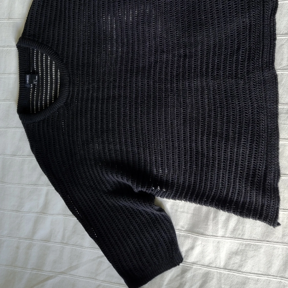 Svart stickad topp - see through - hålstickad - storlek S - 92