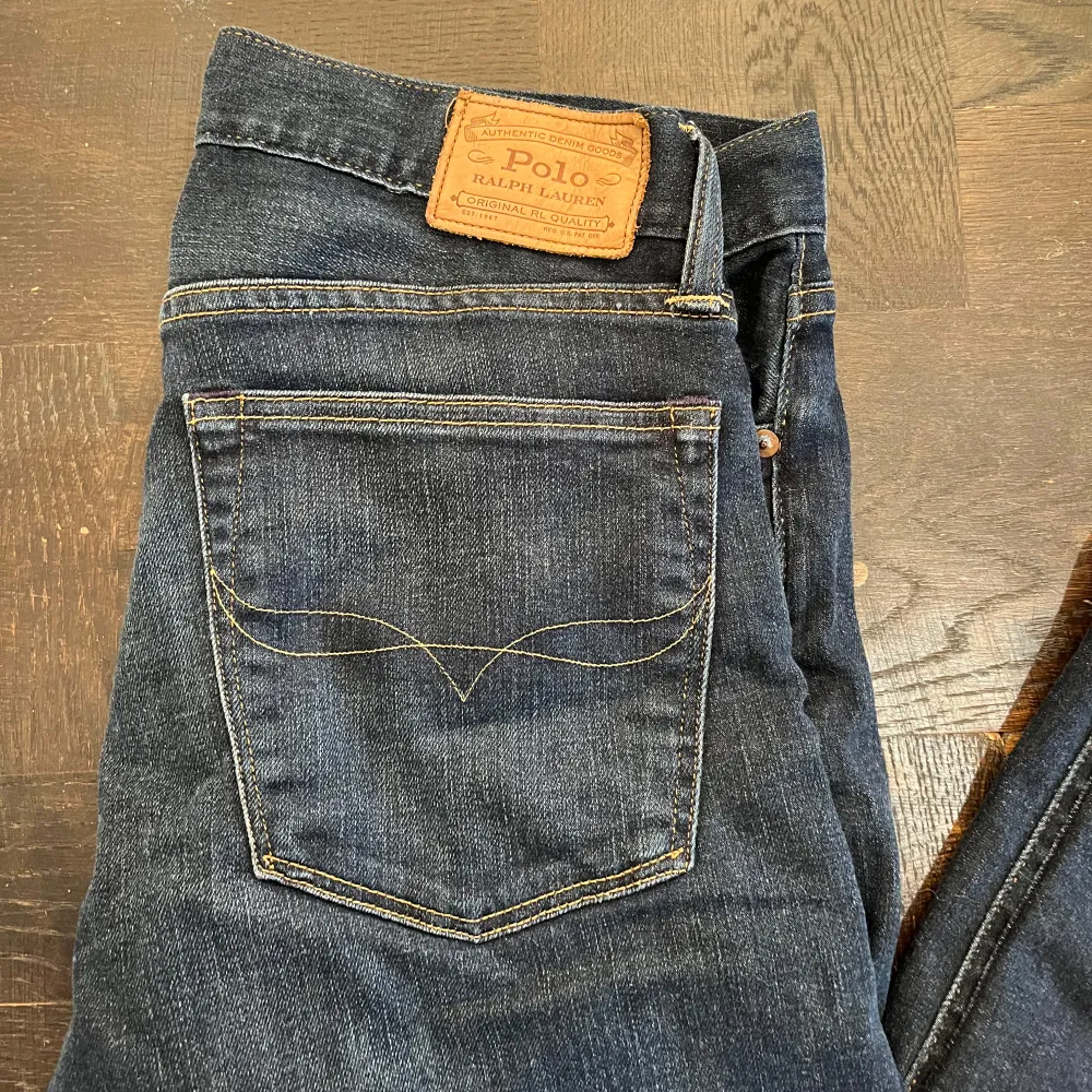 Tja säljer nu mina gamla polo ralph lauren jeans. Jeansen är i väldigt bra skick med en väldigt snygg tvätt. Har du några frågor eller funderingar hör av dig . Jeans & Byxor.