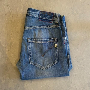 Dondup Jeans - Säljer nu dessa sjukt snygga jeans från  Dondup! Passformen är slim, storlek 33. Nypris är ca 4000, pris kan diskuteras. Hör av er vid funderingar!