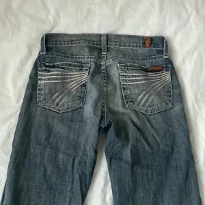 lågmidjade vintage jeans från 7 for all mankind, uppsydda i längden 💓