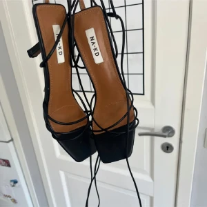 NA-KD klackar - Klackar från Nakd. Använda 1 gång. Passar storlek 38-39. 