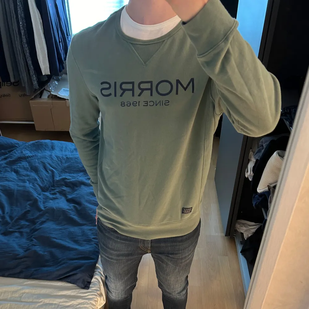 | Riktigt snygg Morris tröja med tryck | | Modellen är 187 cm, 83 kg | | Nypris på liknande tröja ca 1000kr | | Vid ytterligare intresse - Dm 🤝⭐️|  . Hoodies.