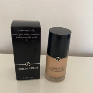 Giorgio Armani Luminous Silk Foundation 5 - Giorgio Armani Luminous Silk Foundation i nyansen 5. 30 ml  95% kvar