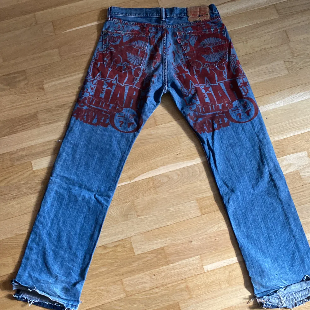 1of1 custom made levis jeans från instagram märket WHYWOULDULIE. Jeans & Byxor.