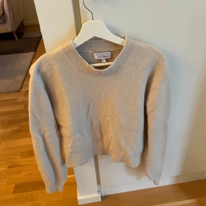 Stickad tröja från & other stories - Jättebra skick!