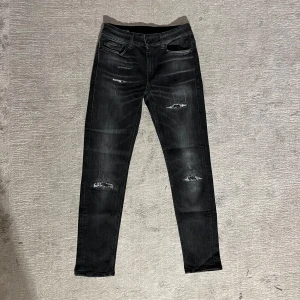 Dondup jeans  - Säljer dessa feta Dondup jeans i storlek 30. Jeansen är i toppenskick. Bara att höra av sig om man har några funderingar 🙌