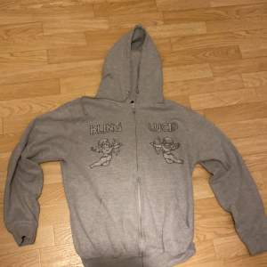 Riktigt fet Bling Lucid Hoodie i storlek M, saknas några stenar men annars bra skick.