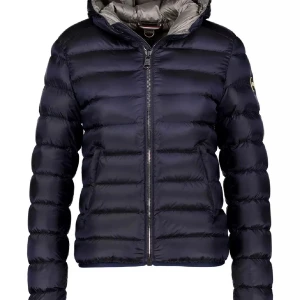 Colmar jacka - Säljer min marinblå colmaf jacka då födde inte kommer till användning. Super bra skick, inte använt många gånger och köpt för 5500 och säljer därför för 3000🩷