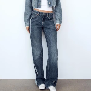 Zara jeans  - Säljer dessa snygga jeans på zara, tyvär va dem för långa för mig! Men ursnygga ! Helt nya aldrig använda, lappen kvar  Nypris: 499