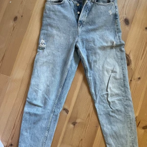 Zara mom jeans - Strl 36. Knappt använda