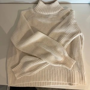 Stickad tröja - Stickad tröja från Noisy May 