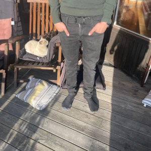 Replay anbass  - Tvär goa svarta anbass | midja 30 men skulle säga att dom passar 31 | 399kr | paket deal på dom två replaysen på min profil för 800