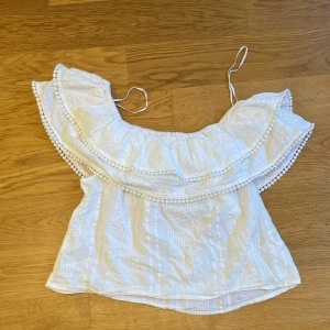 söt off shoulder topp  - off shoulder topp från Gina, använt max 5 gånger💓💓strl m