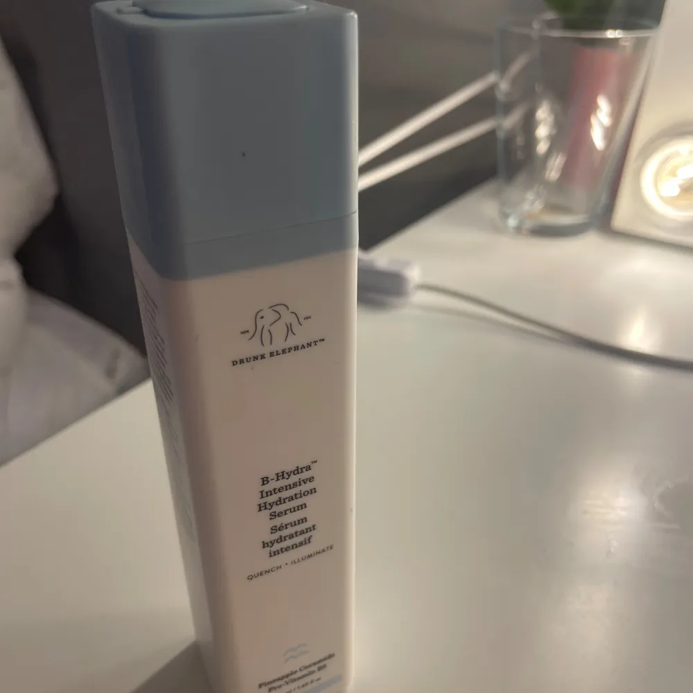 drunk elephant serumet! Skulle säga att det är ungefär 2/3 kvar💗 säljer då det inte funkade för mig. Köpte för 600kr på sephora. Skönhet.