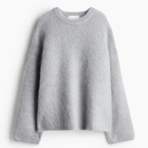Mohair tröja - Aldrig använd, prislapp kvar❤️ Slutsåld på hemsidan. Pris kan diskuteras vid snabb affär