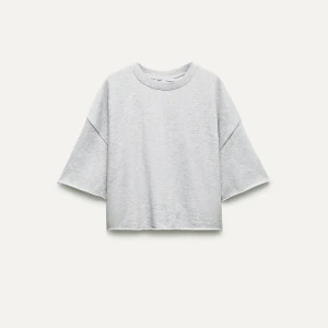 T-shirt i sweatshirtmaterial - Aldrig använd, prislappen sitter kvar. Slutsåld på hemsidan