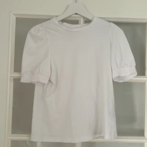 Tröja med puffärmar  - Jättebra skick