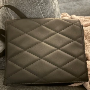 Fejk läder väska - En helt vanlig men fin läder väska i gott skick