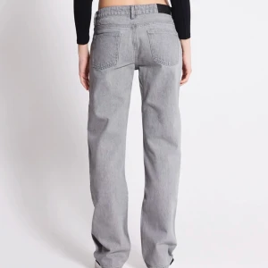 Gråa Lågmidjade Jeans🩶 - Säljer mina gråa lager 157 Jeans   Strl S  Aldrig använt  