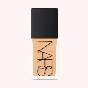Nars foundation  - Säljer min Nars Light Reflecting Foundation i färgen PUNJAB. Den är halv full därav säljer den för 250kr ordinarie pris 635kr för en hel full.