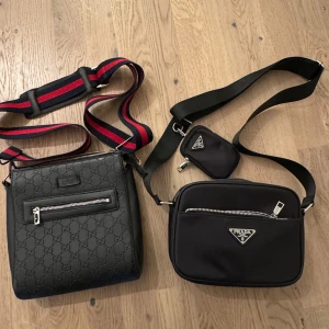 Axelväskor - Båda fint skick Gucci 700kr Prada 800kr