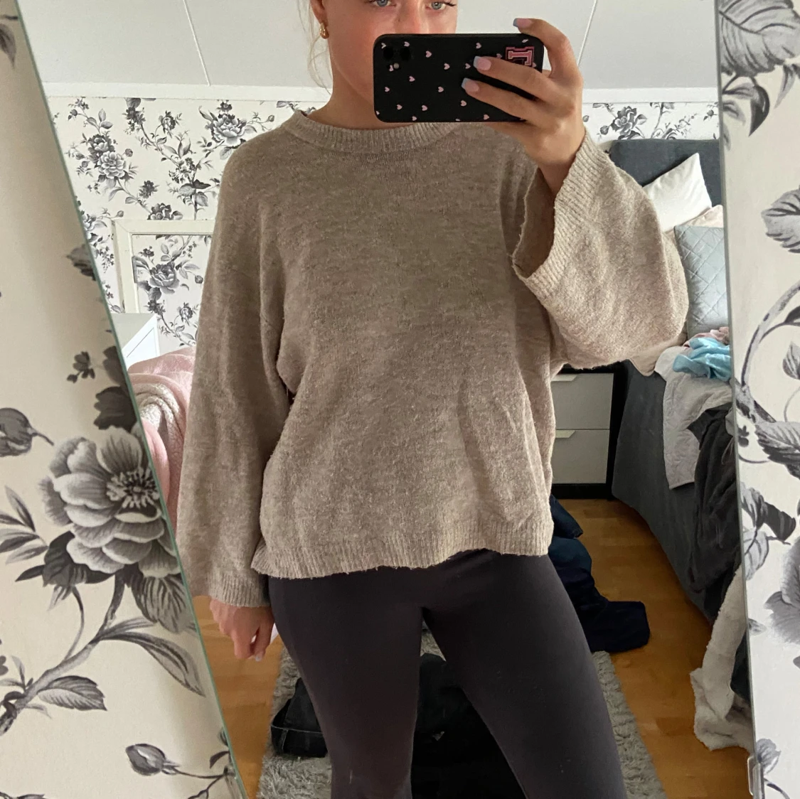 Stickad beige tröja 