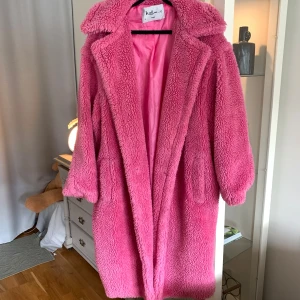 K. Zell fur Paris Storlek M  - Köpt på Raglady Göteborg för 899:- säljer för 200