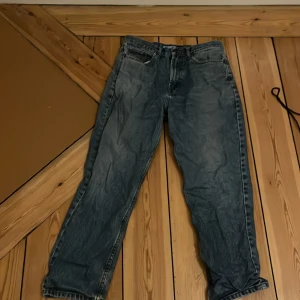 Baggy Denim Co jeans - Dessa byxor är riktigt bekväma och säljer för dem inte är min stil längre. Det är bra kvalite och pris kan diskuteras vid snabb affär 