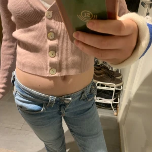 Rosa kofta - Rosa kofta,den är i storlek Xs och kommer inte till användning längre 💕