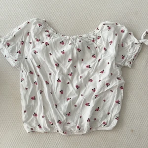 Tröja - Tröja med blommigt mönster, bra skick